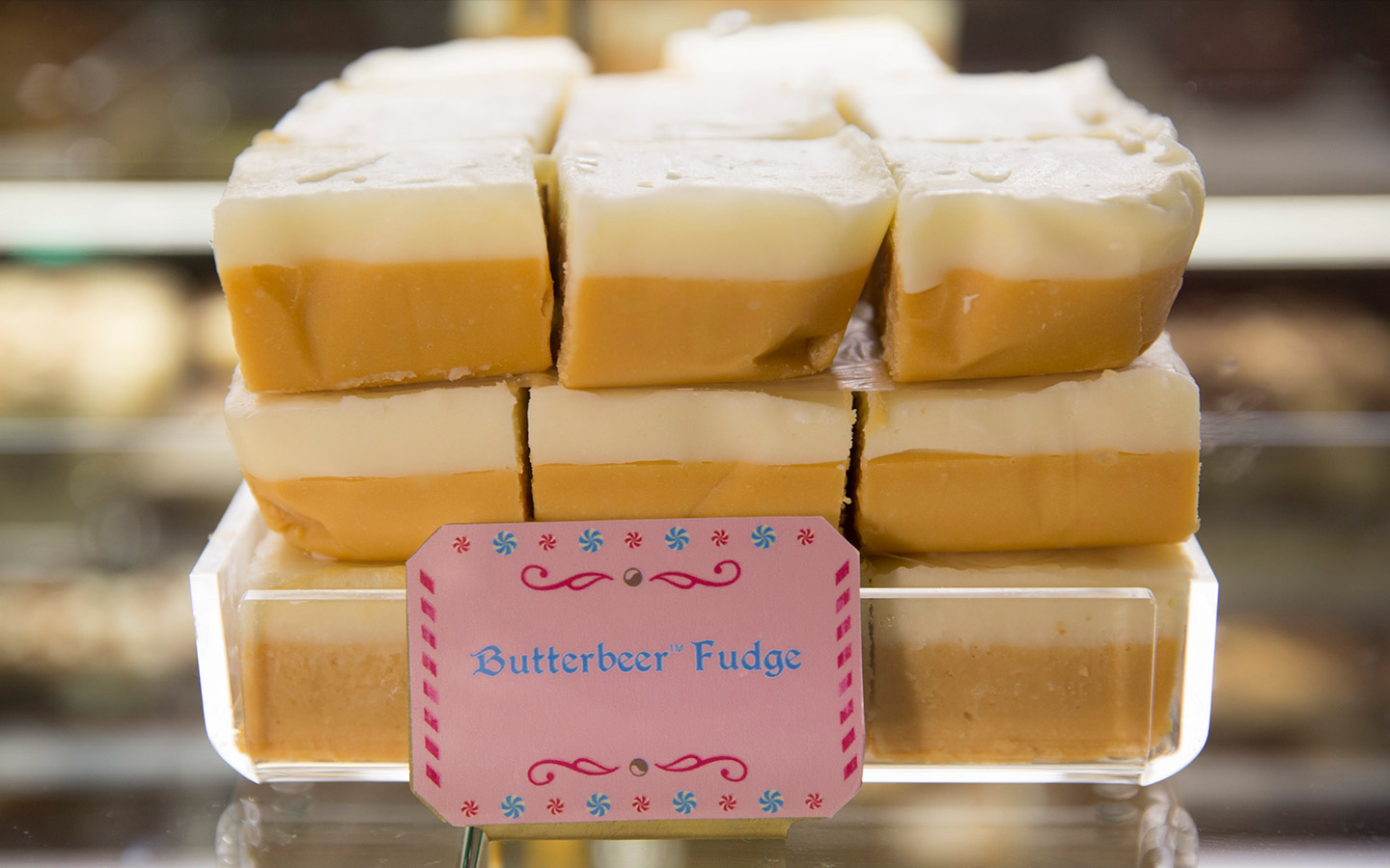 Indugle in new Butterbeer Fudge at Sugarplum's sweet shop in The Wizarding World of Harry Potter - Diagon Alley