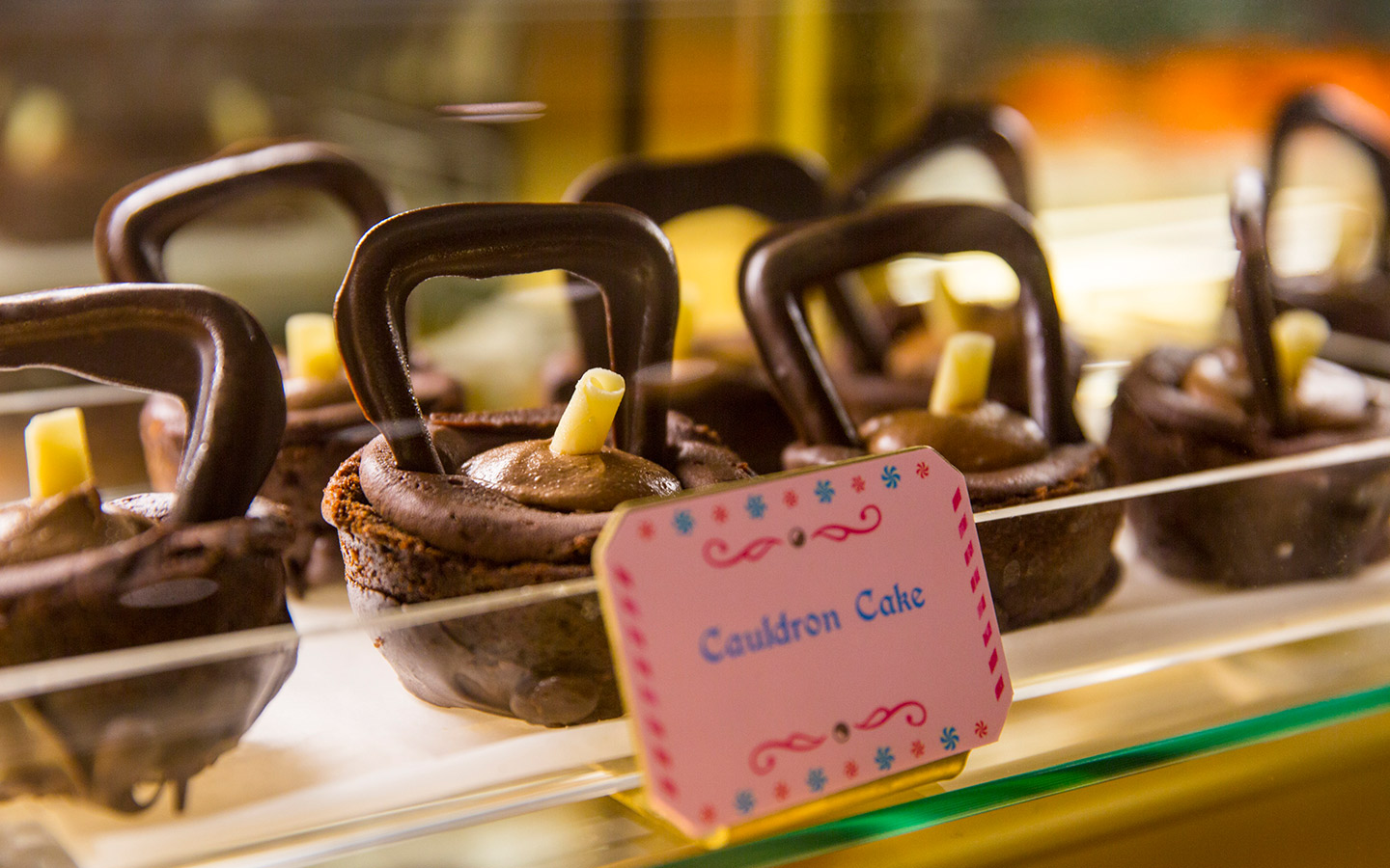 Indugle in Cauldron Cakes at Sugarplum's sweet shop in The Wizarding World of Harry Potter - Diagon Alley