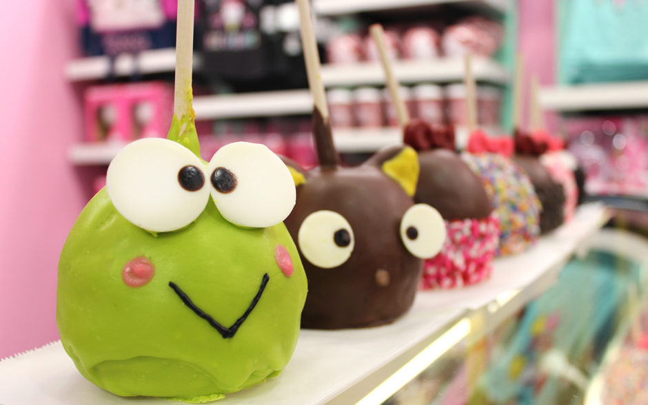 Sink your teeth into gourmet candy apples at Universal Orlando Resort.