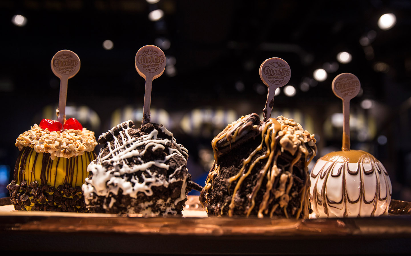Sink your teeth into gourmet candy apples at Universal Orlando Resort.