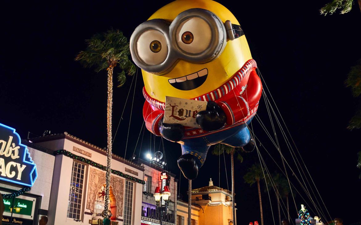 01_Universal's Holiday Parade Featuring Macy's - Despicable Me