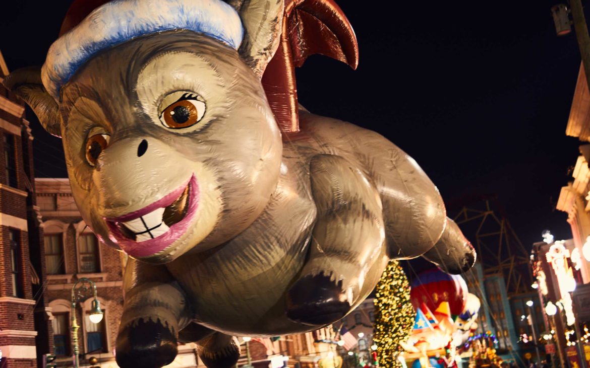 01_Universal's Holiday Parade Featuring Macy's - Shrek