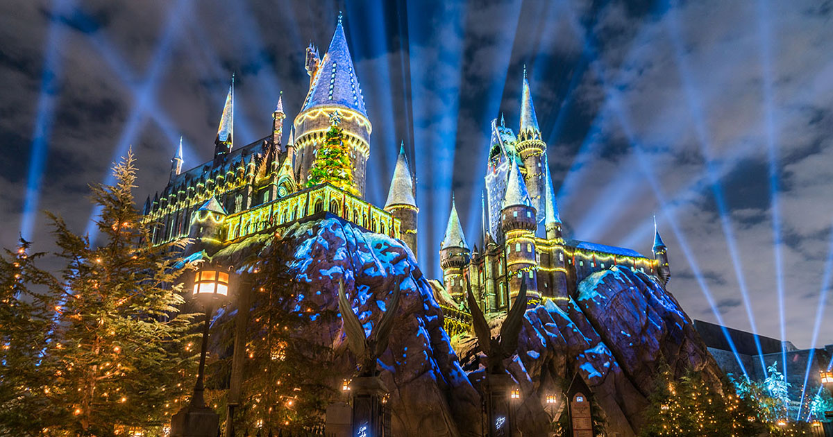 Experience the Magic of Christmas in The Wizarding World of Harry