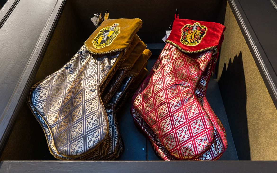 House Crest Stockings from The Wizarding World of Harry Potter_2