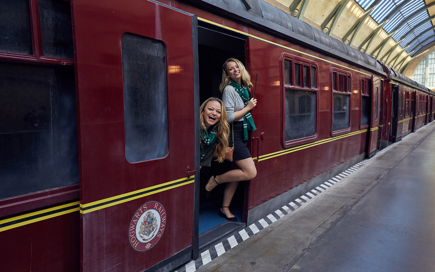 Hogwarts Express in The Wizarding World of Harry Potter - Jet Sisters