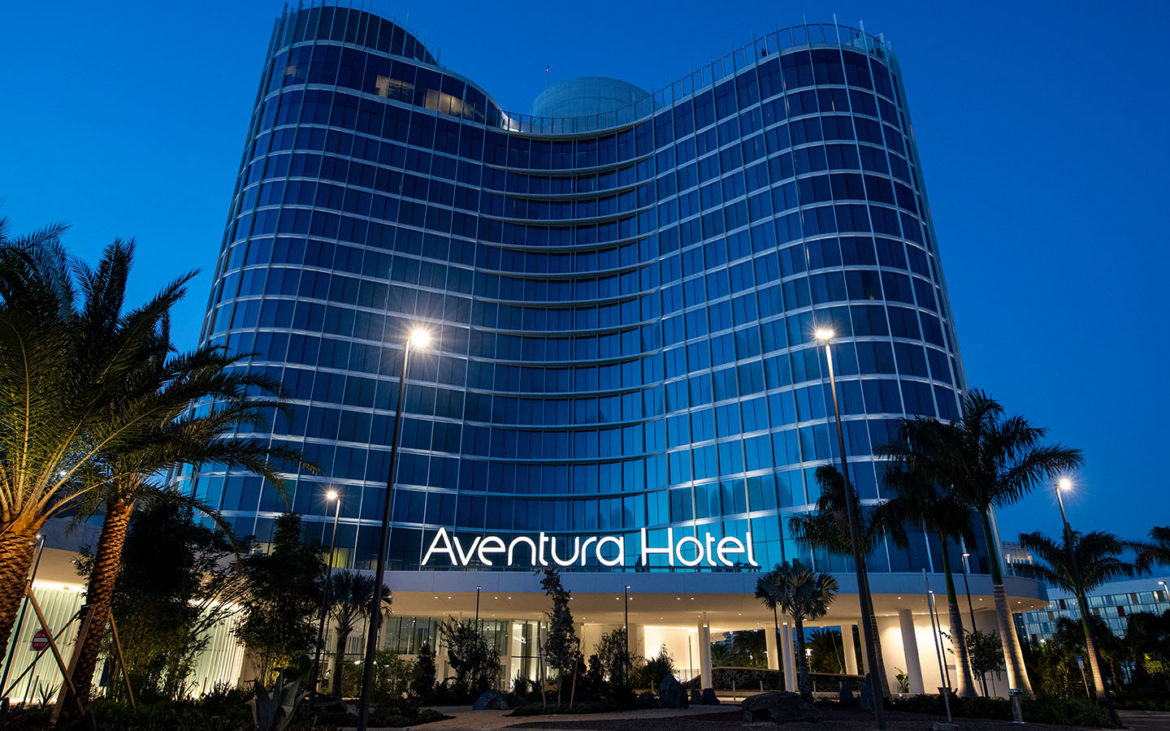 Universal's Aventura Hotel - Front Drive