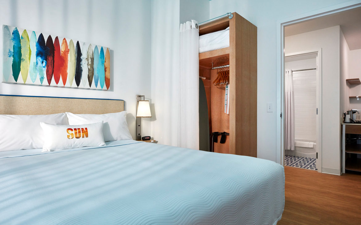 01_Universal's Endless Summer Resort - Surfside Inn and Suites Guest Room