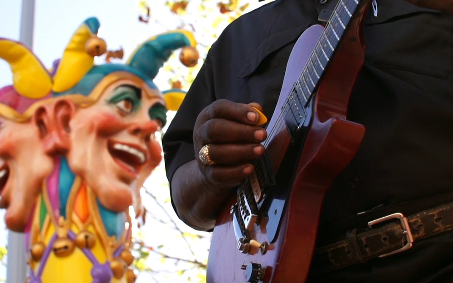 universal mardi gras street performers with authentic Mardi Gras blues