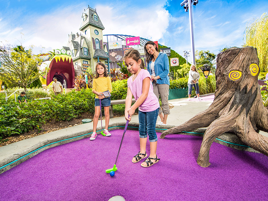 Hollywood Drive-In Miniature Golf