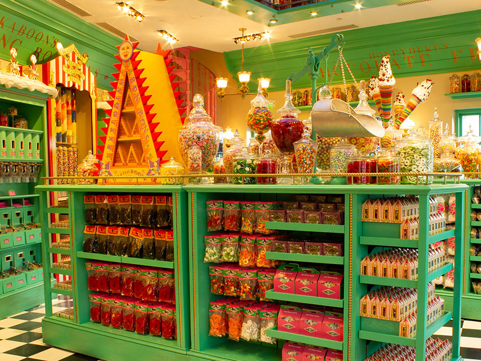 Honeydukes-in-The-Wizarding-World-of-Harry-Potter