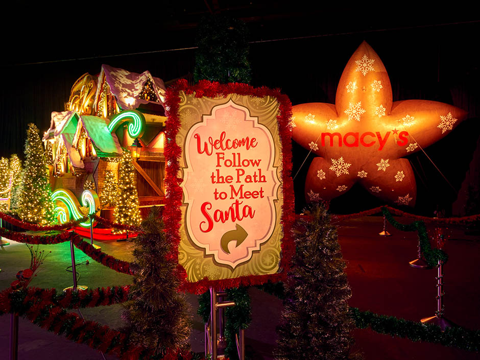 Universal's Holiday Experience featuring Macy's Balloons