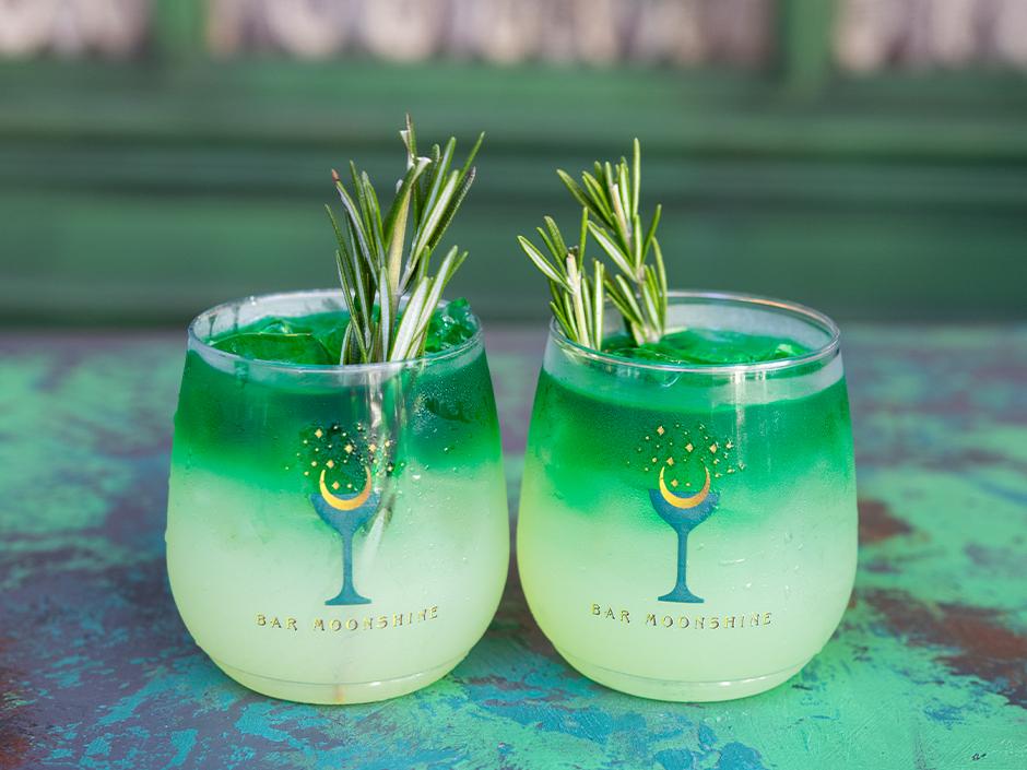 Beverages from Bar Moonshine in Epic Universe