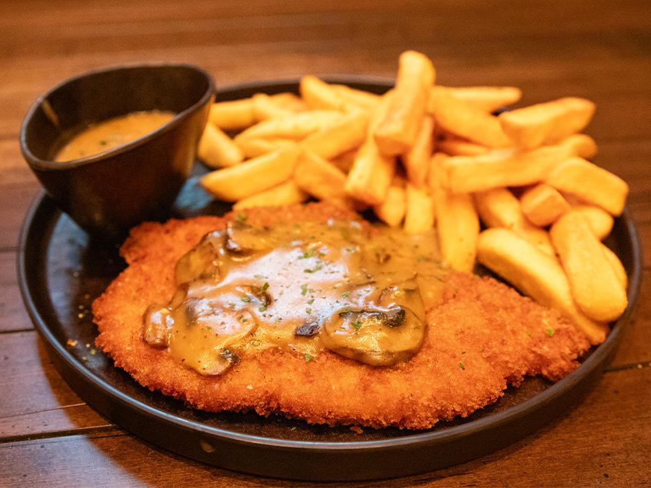 Jägerschnitzel from Le Gobelet Noir in Epic Universe