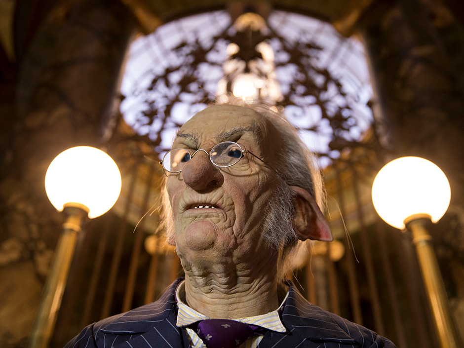 Harry Potter and the Escape from Gringotts Queue - Goblins