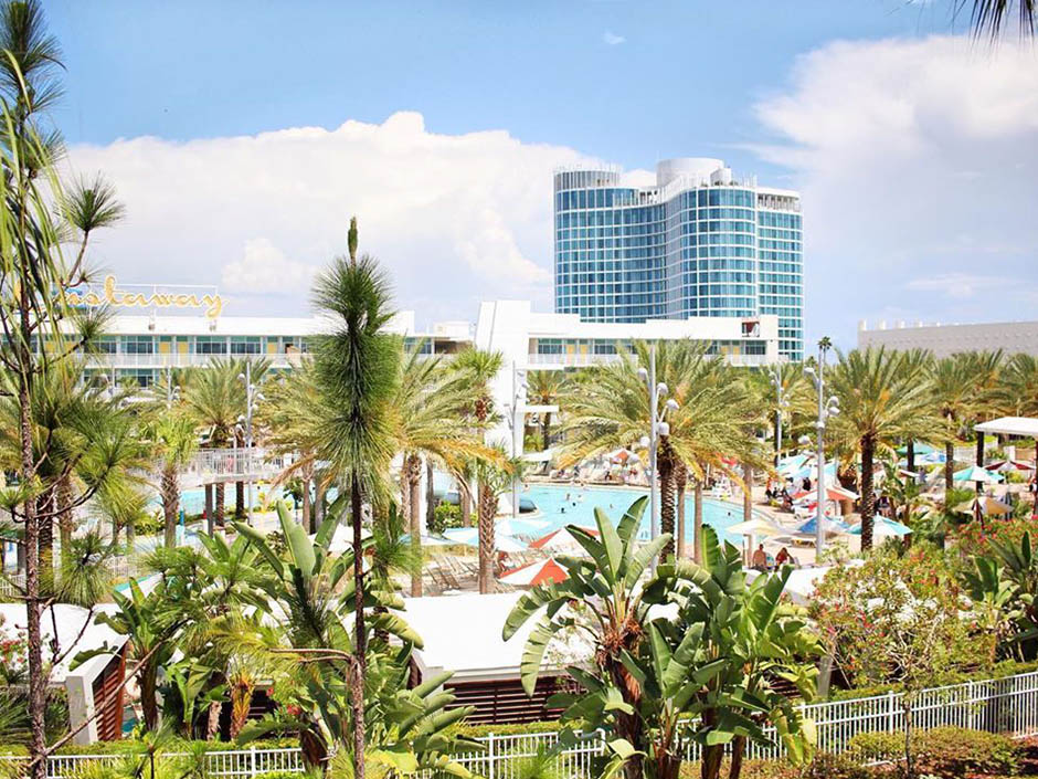 Universal's Cabana Bay Beach Resort - @janeinlando
