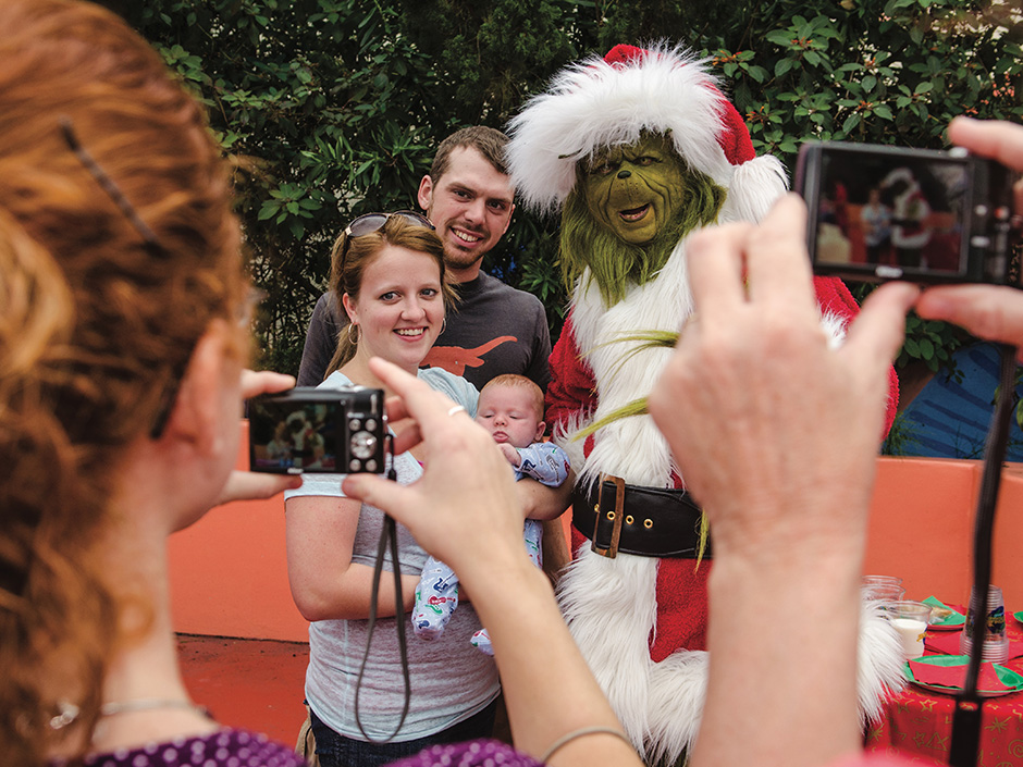 Grinch Photo Op With Family