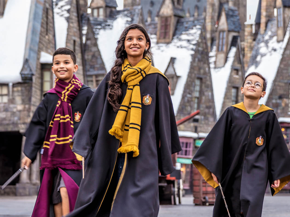 Kids walking around Hogsmeade at Islands of Adventure