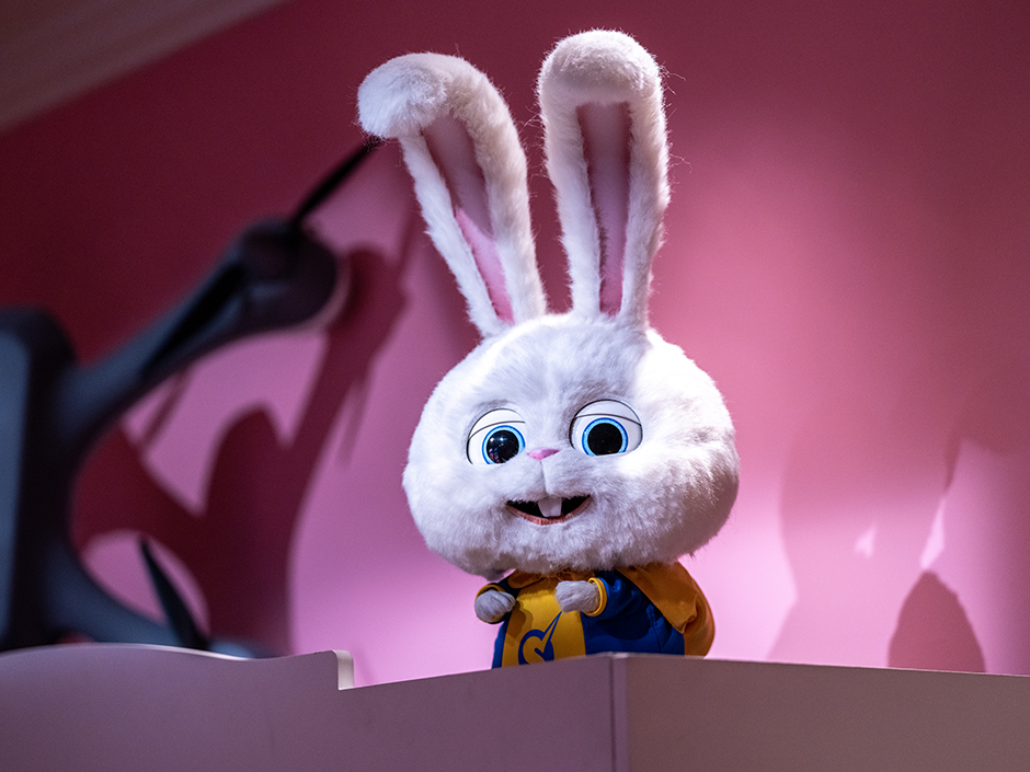 Snowball, a white rabbit, on the Secret Life of Pets: Off the Leash ride.