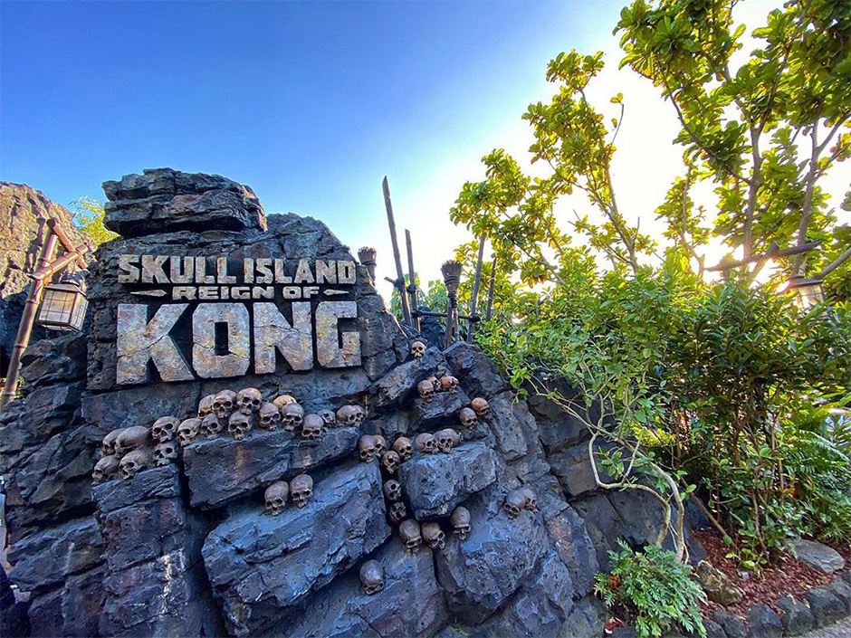 Skull Island: Reign of Kong signage with skulls.