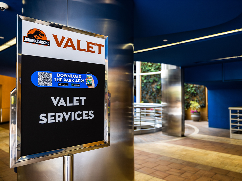 A sign promoting valet services.