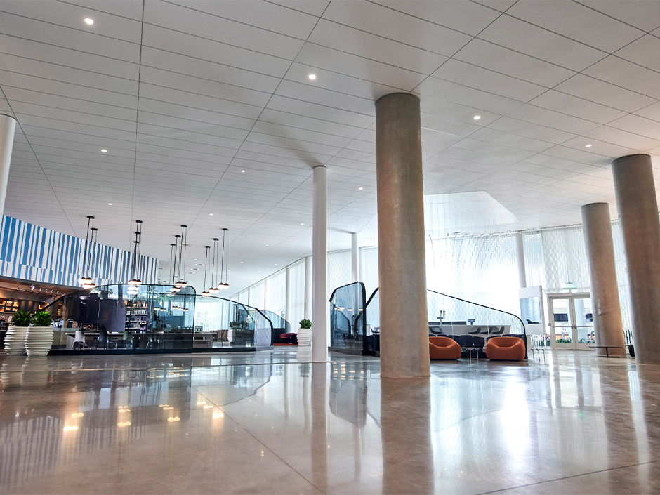 The lobby of Aventura Hotel.