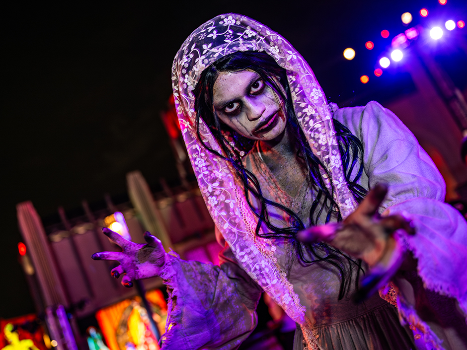 La Llorona at Halloween Horror Nights.