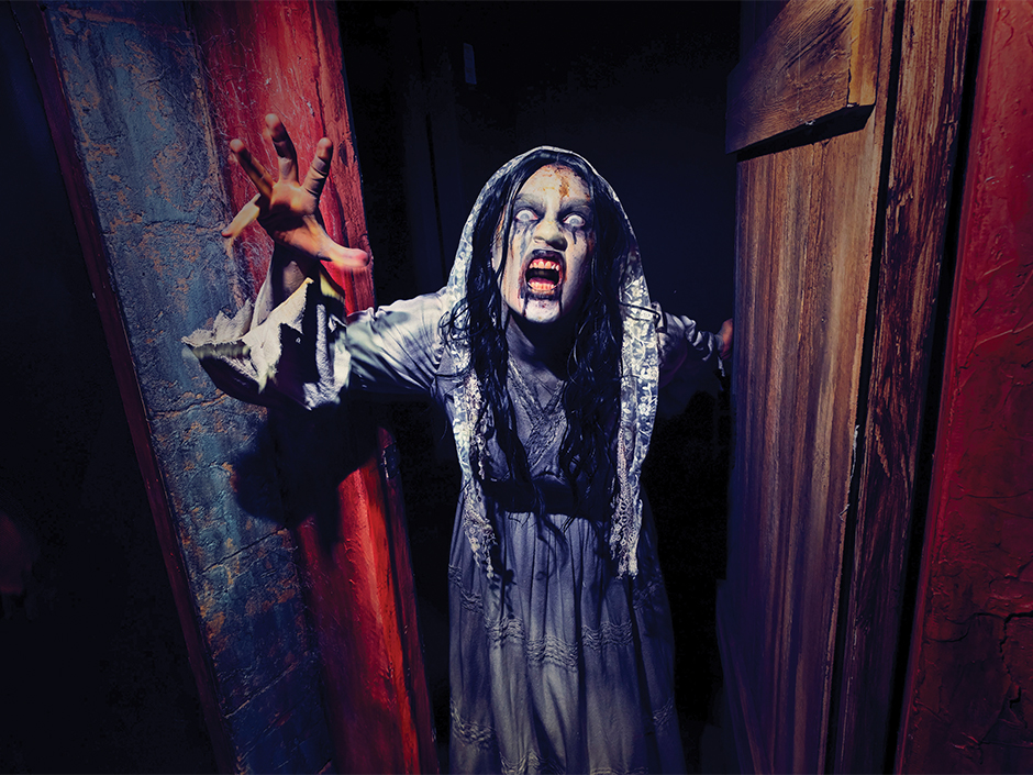 The terrifying La Llorona at Halloween Horror Nights.