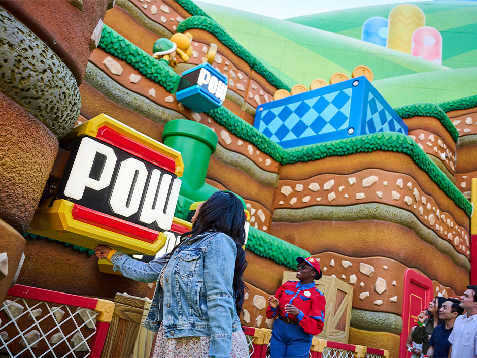 A guest plays Koopa Troopa POWer Punch at SUPER NINTENDO WORLD.