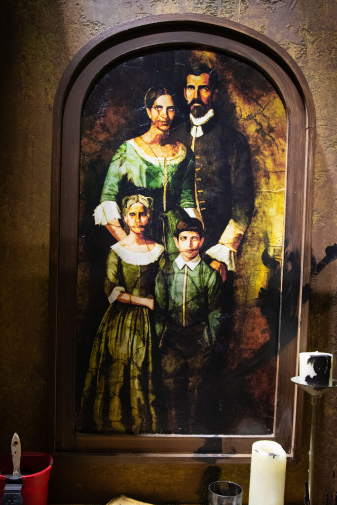 A painting featured in El Artista: A Spanish Haunting at Halloween Horror Nights