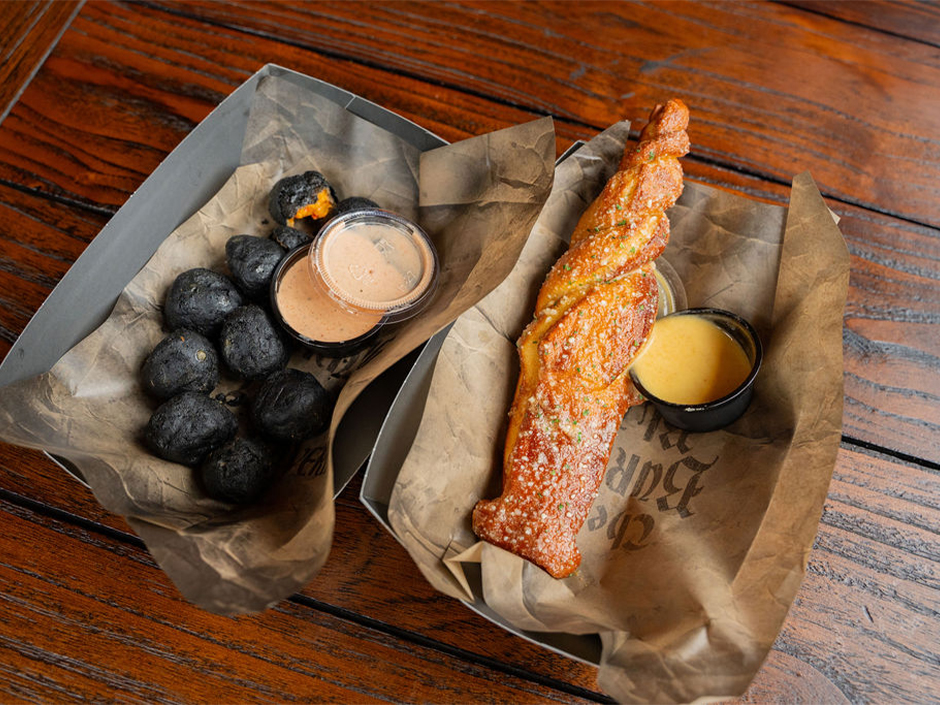 The Hunter's Garlic Stake and Cheese Bits in Burning Blade Tavern