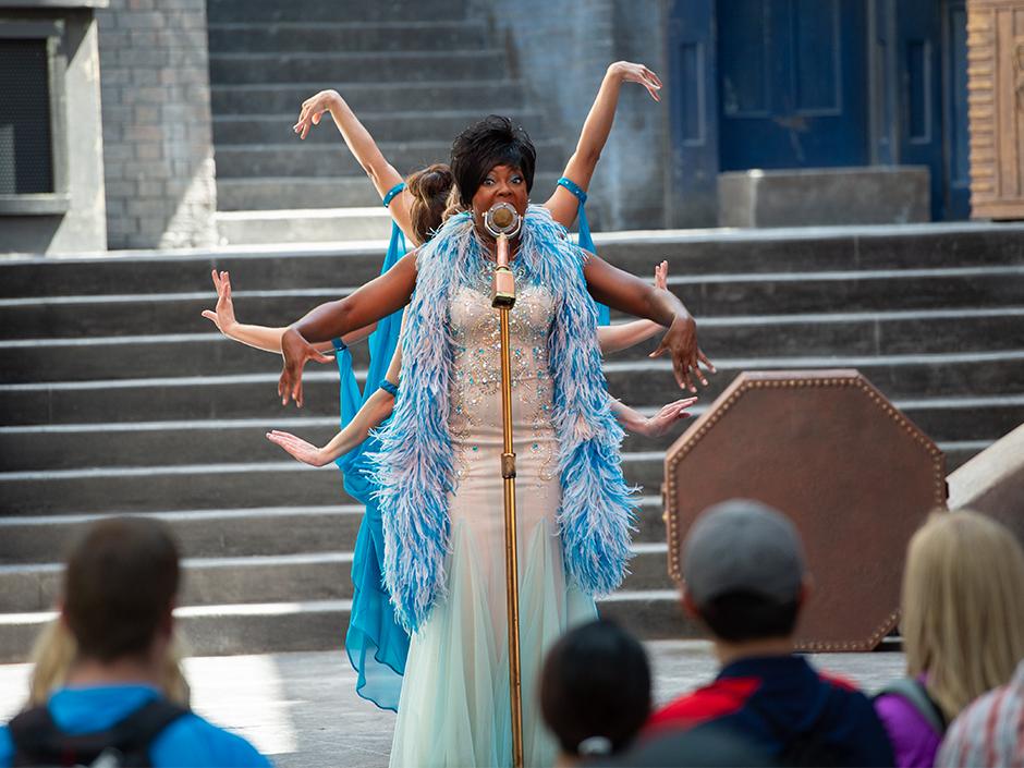 Celestina Warbeck performs with The Banshees in Universal Studios Florida