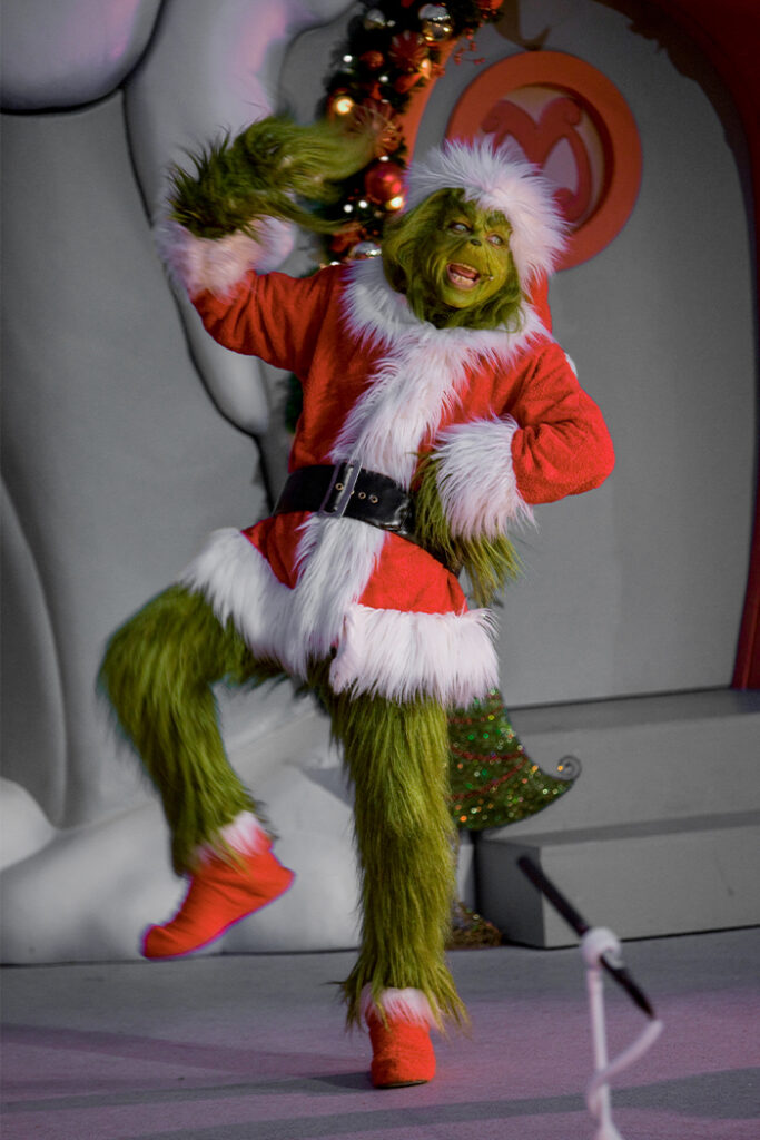 Grinch dancing and singing in the Grinchmas Who-liday Spectacular show in 2007.