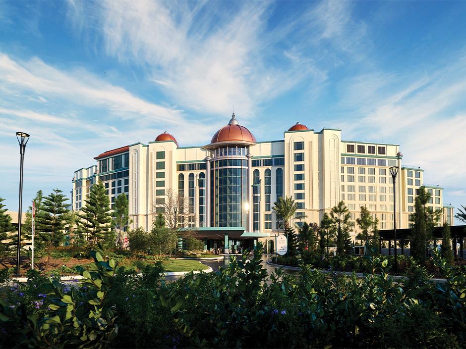 Exterior shot of Universal Helios Grand Hotel, a Loews Hotel.