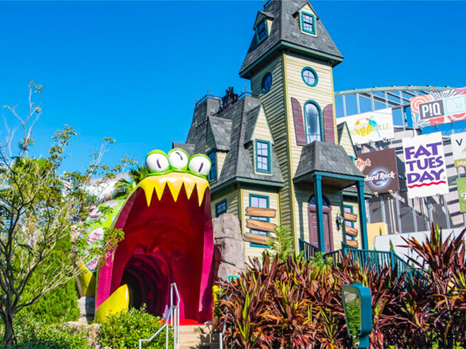 The exterior of the Invaders from Planet Putt course at Hollywood Drive-in Golf at Universal CityWalk