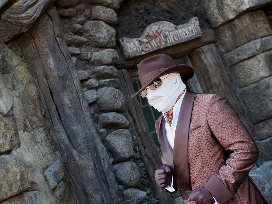 The Invisible Man at Dark Universe.