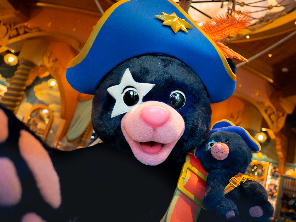 Captain Cacao takes a selfie in Moonship Chocolates & Celestial Sweets at Universal Epic Universe
