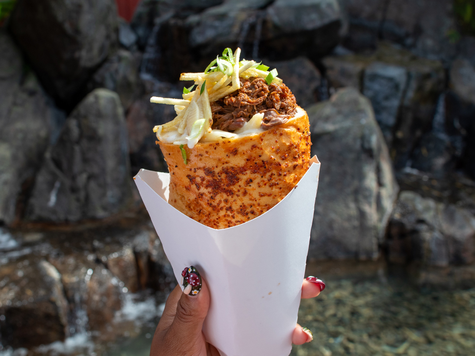 The Ropa Vieja Mac and Cheese Cone, served exclusively at Volcano Bay Nights.