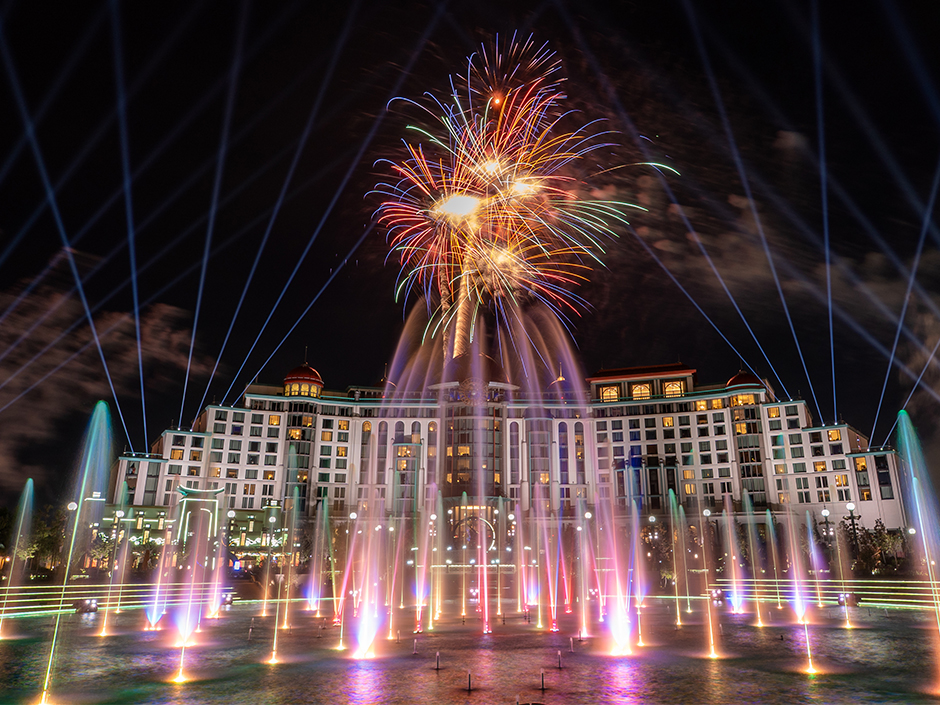 Celestial Goodnight fountain show and fireworks at Epic Universe