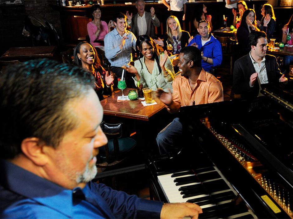 Guests clap for the pianist in Pat O'Brien's at Universal CityWalk
