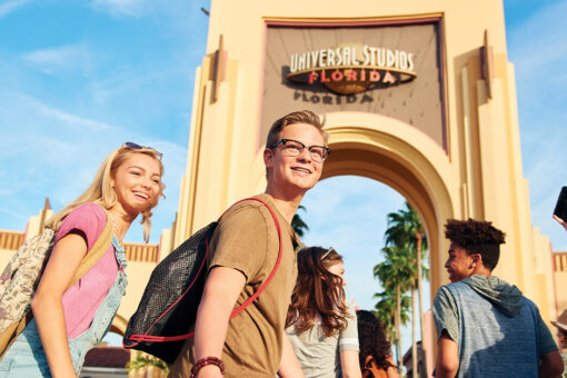 Teenagers walk into Universal Studios Florida.