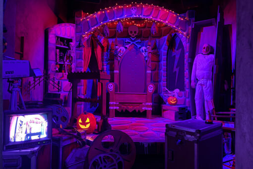 The main stage of the Midnight Horror Show in H.R. Bloodengutz Presents: A Halloween Fright-tacular at HHN