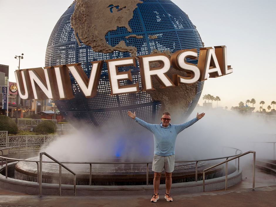 Fionn in front of the Universal Studios Florida globe