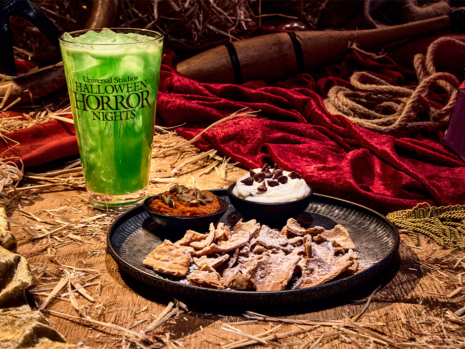 Cannoli Chips and the Alien! Drink available for Universal Orlando Annual Passholders at Halloween Horror Nights