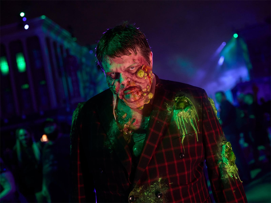 A scare actor in the Toxic Twenties scare zone at HHN at Universal Studios Florida