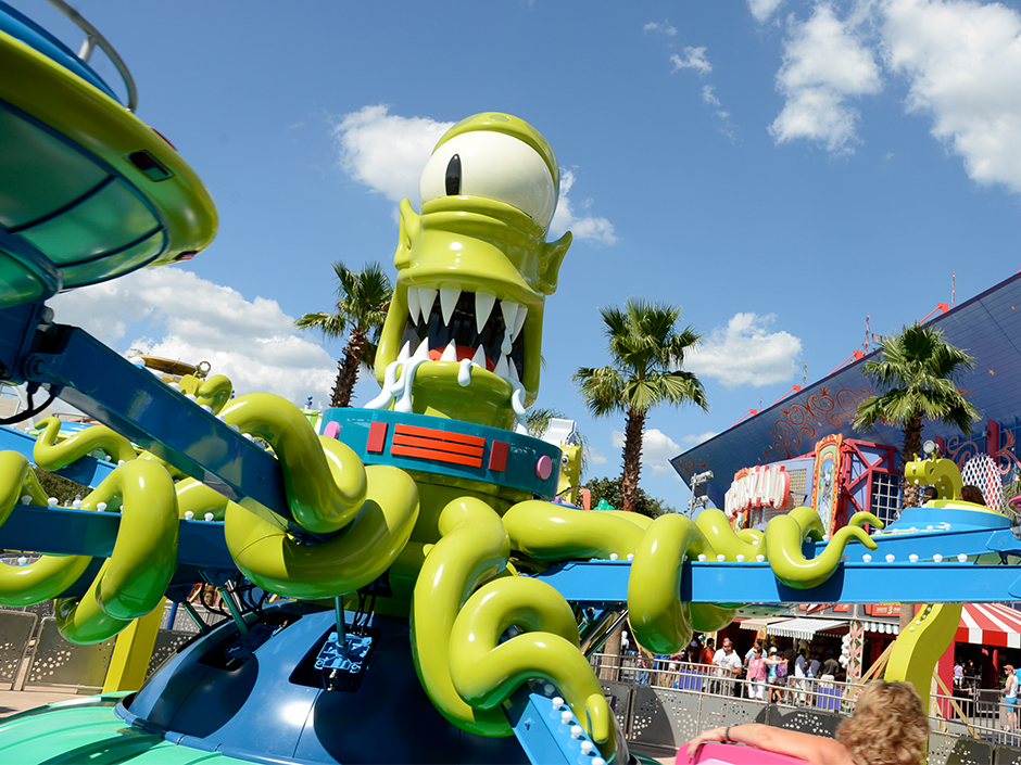 Kang and Kodos’ Twirl n’ Hurl in Springfield, U.S.A.  