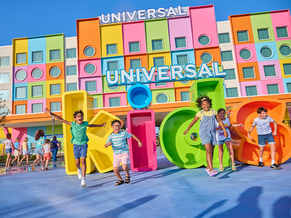 Kids playing outside of Universal Kids Resort Hotel.