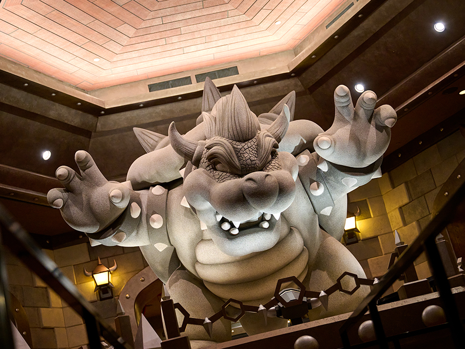 A close-up of the Bowser statue inside Mario Kart: Bowser's Challenge queue