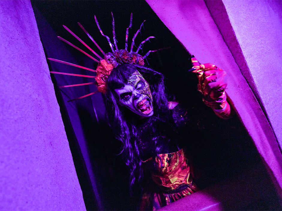 Lola from Killceañera house at HHN 2026.