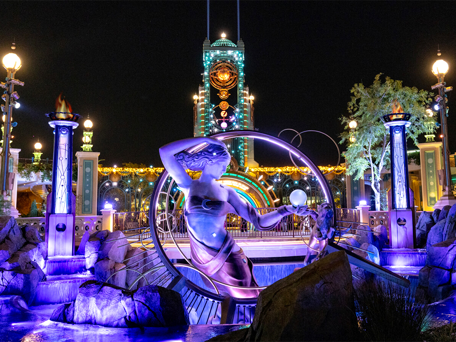 The Luna statue in Epic at nightime.